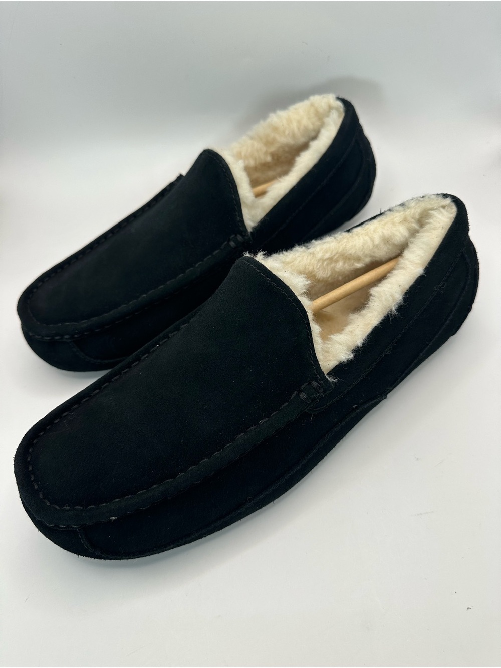 UGG Men's Ascot Slippers Black 1101110 Shoe Sheepskin Suede Sz 10